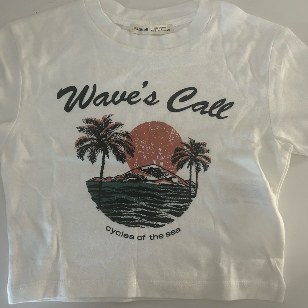 Pull&Bear White Crop Graphic Tee